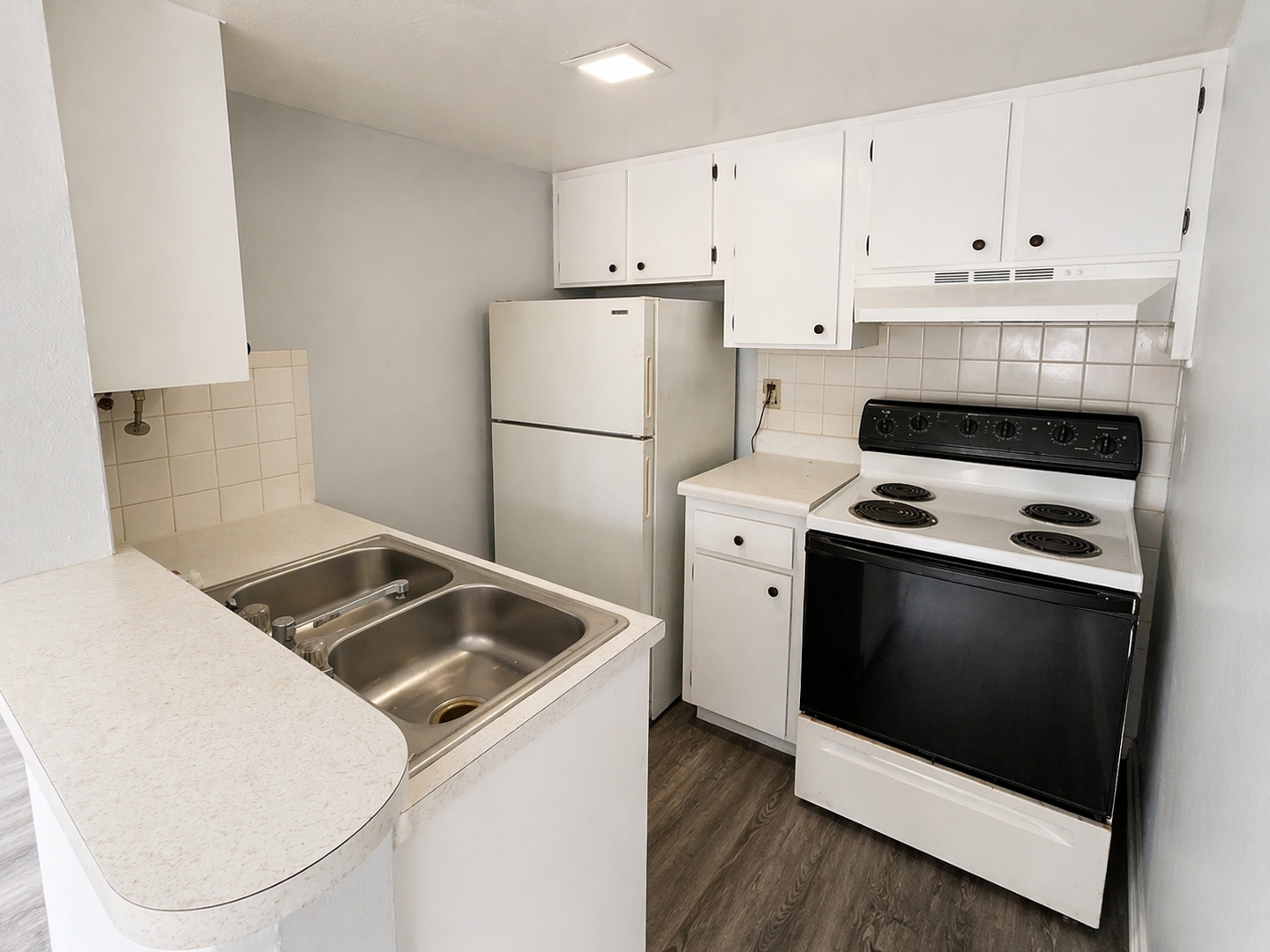 Zephyrhills Apartment: 38010 14th Ave