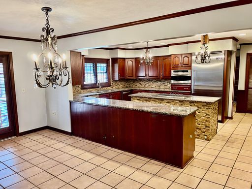37700 Clinton Ave, Dade City, FL 33525