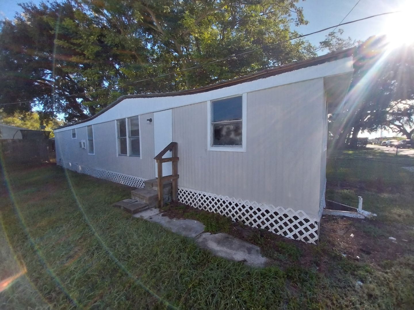 Auburndale House: 307 Camellia Lane