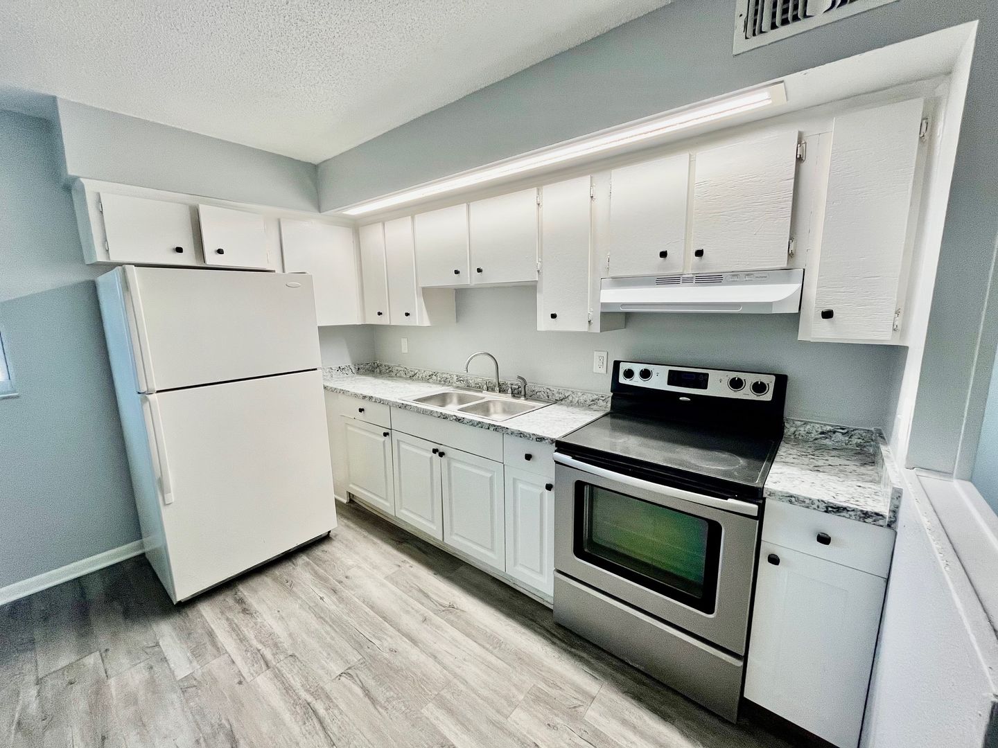 Lakeland Apartment: 927 N. Iowa