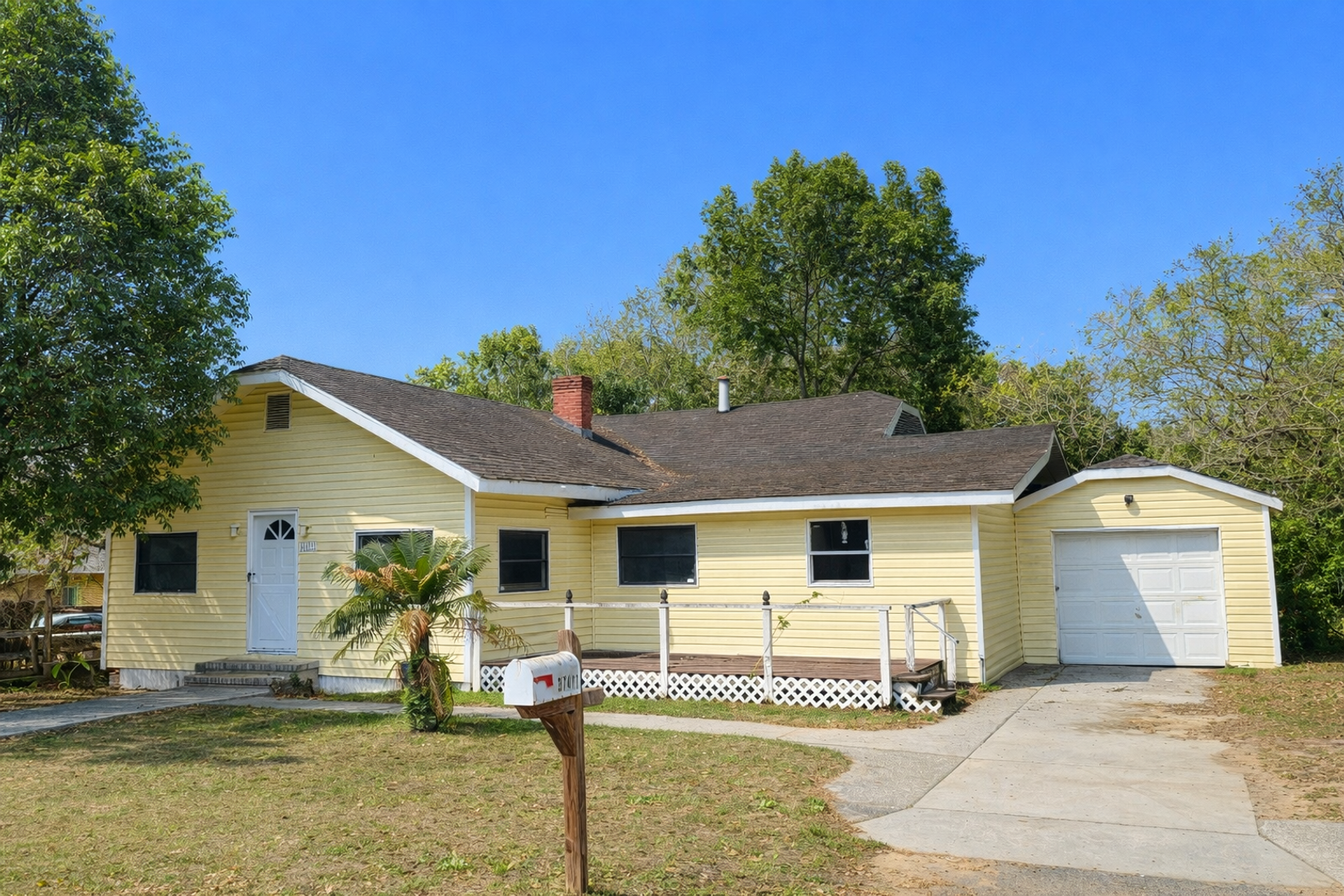 Dade City House: 37411 Magnolia Ave