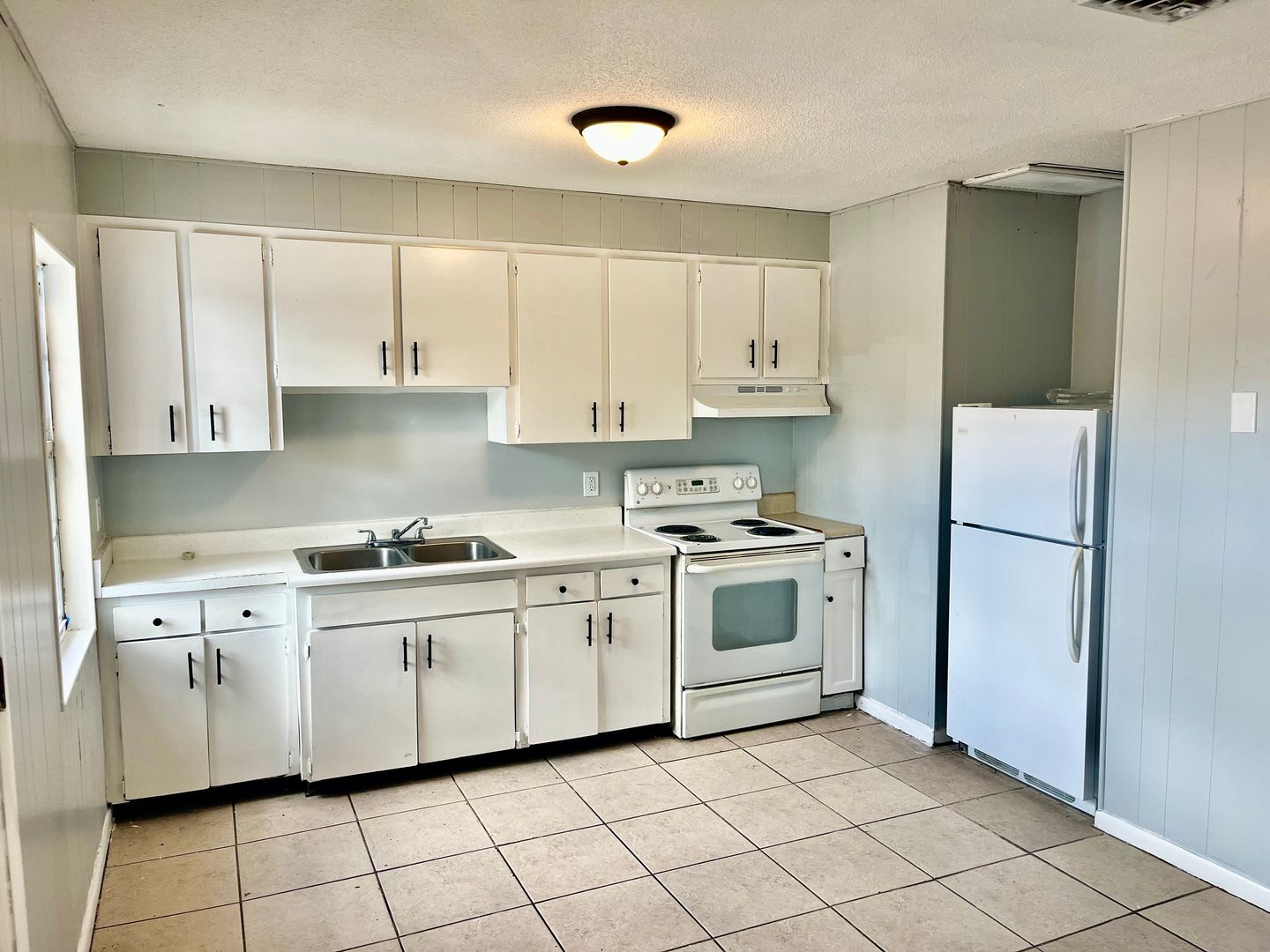 Lakeland Apartment: 1885 Crystal Lake Dr N