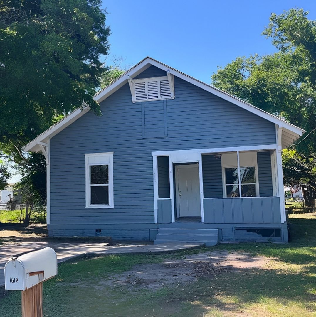 Lakeland House: 1618 Wayman Street