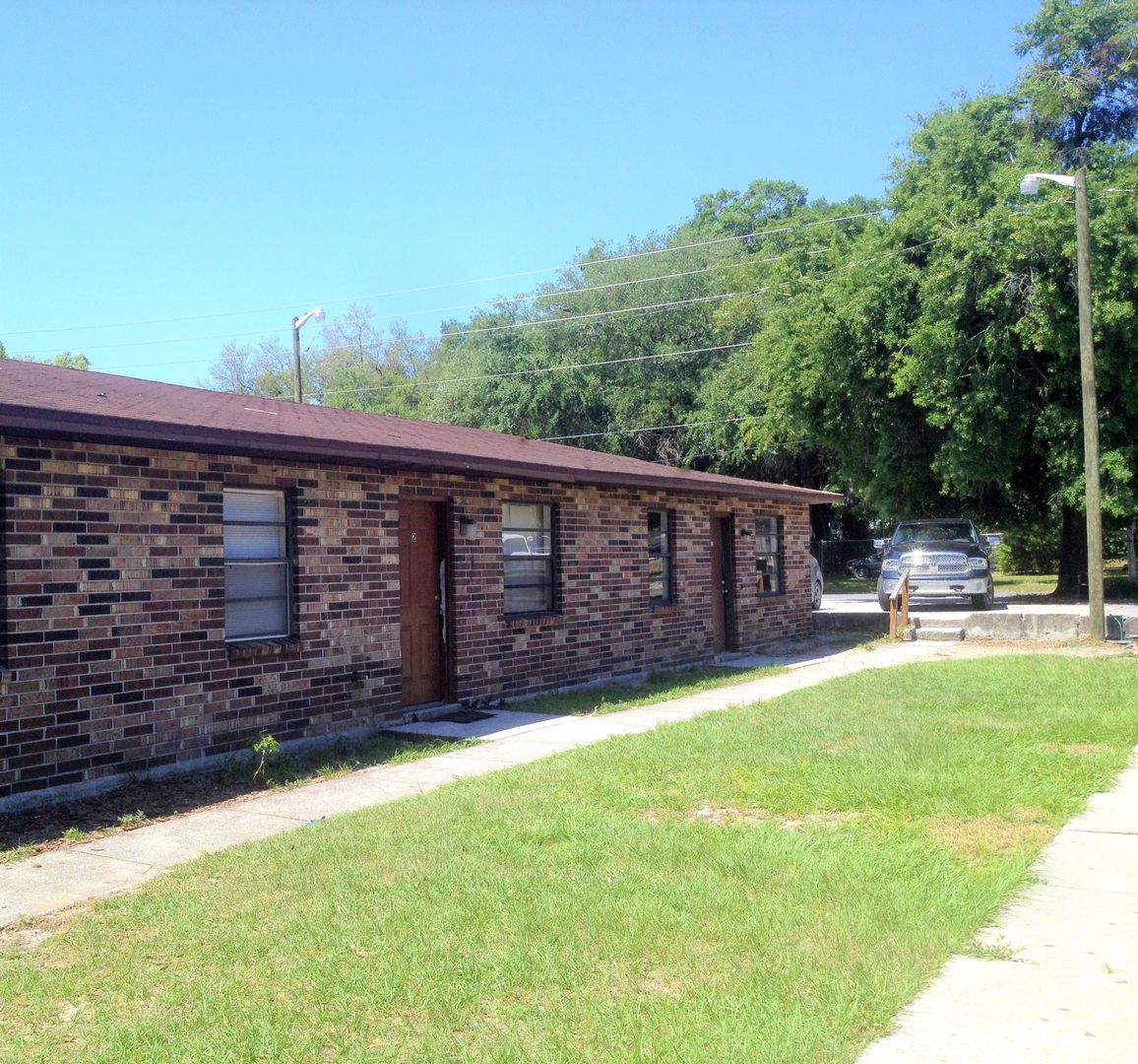 Lakeland Apartment: 911 N. Iowa Ave