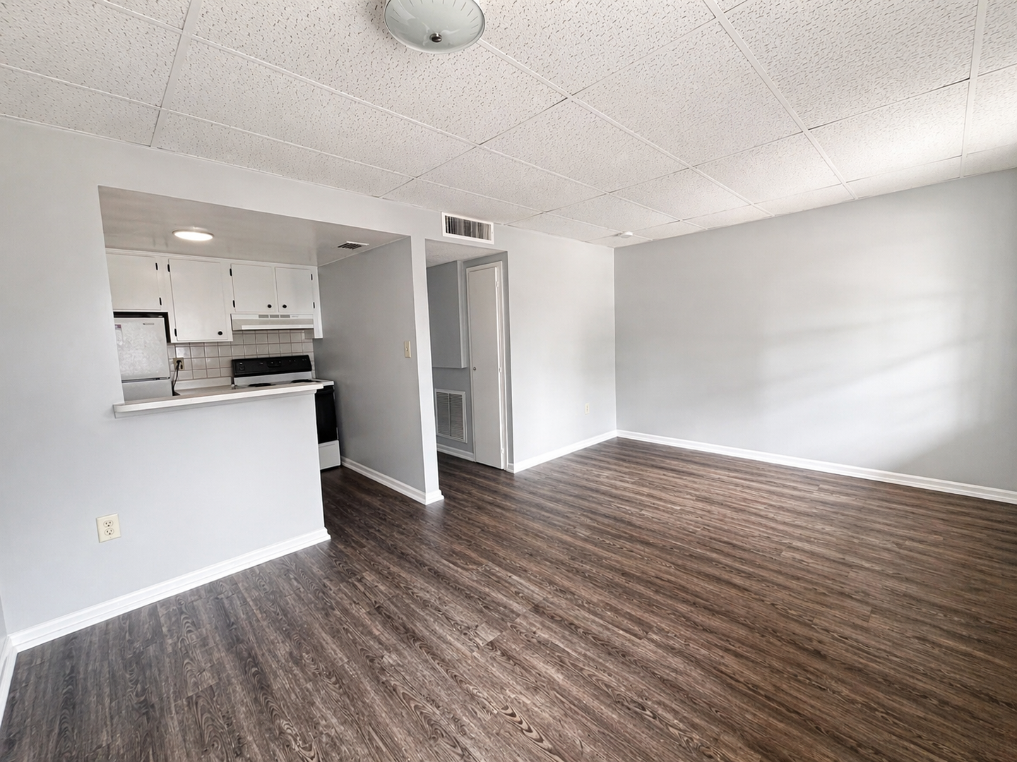Zephyrhills Apartment: 38010 14th Ave
