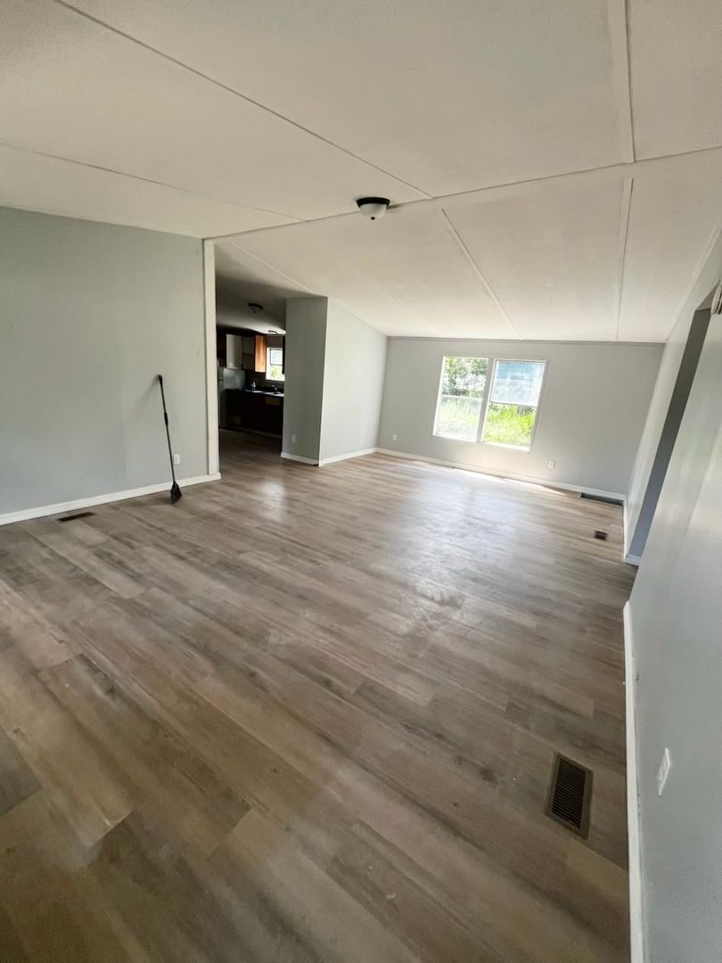 Bushnell House: 8318 CR 643