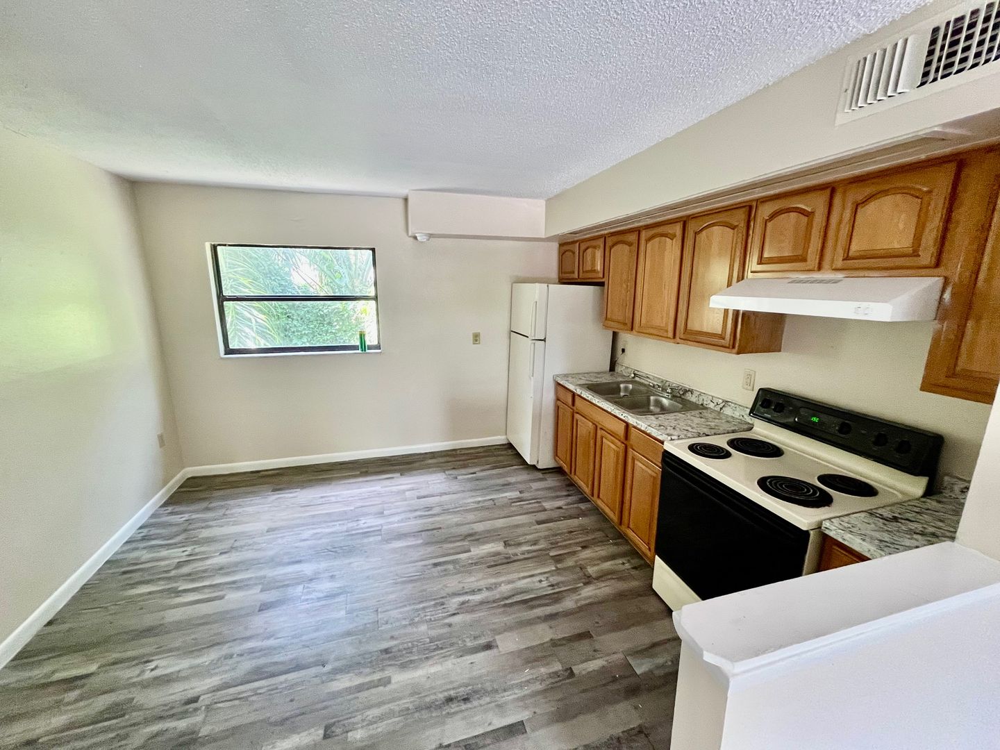 Lakeland Apartment: 927 N. Iowa