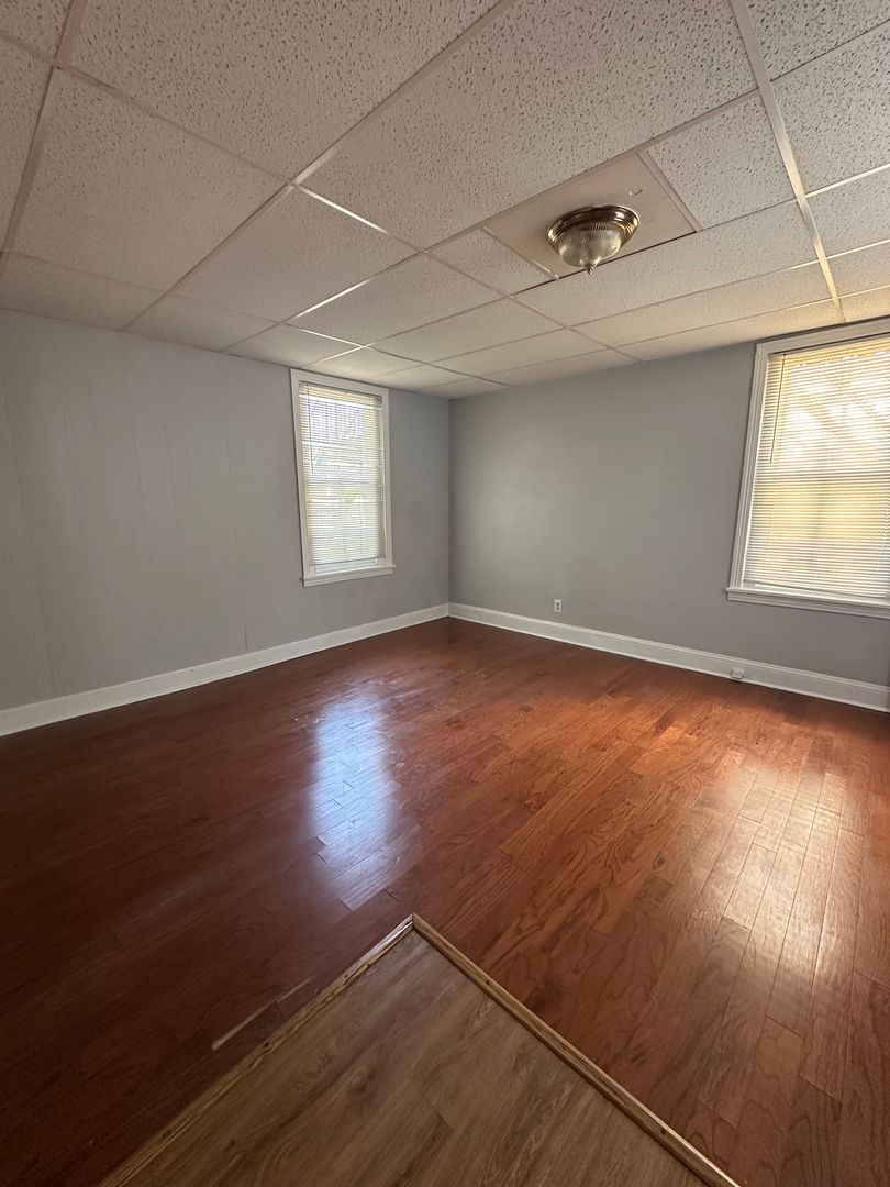 Collingdale Apartment: 230 Sharon ave