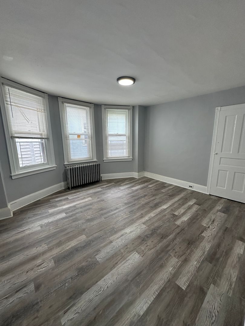 Darby Apartment: 117 N Front St