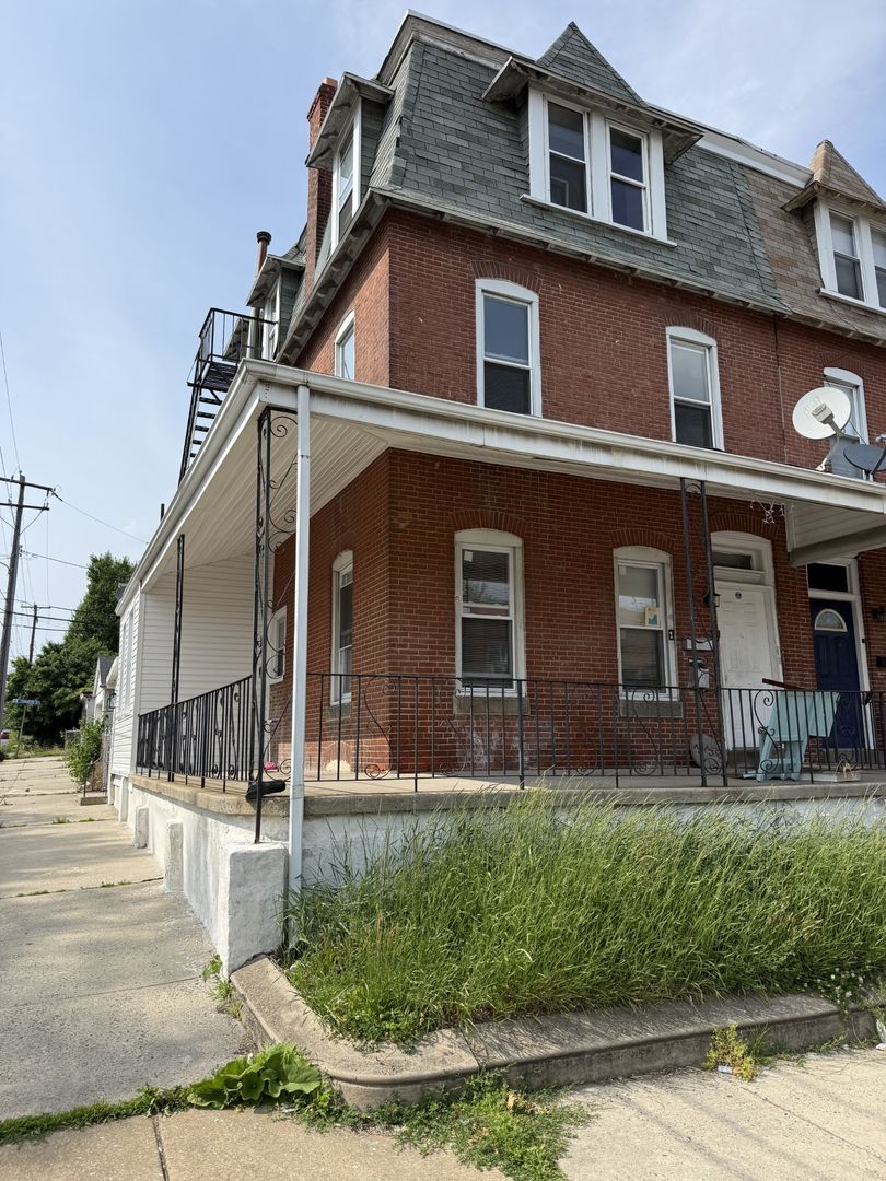Chester Apartment: 336 W. 8th Street