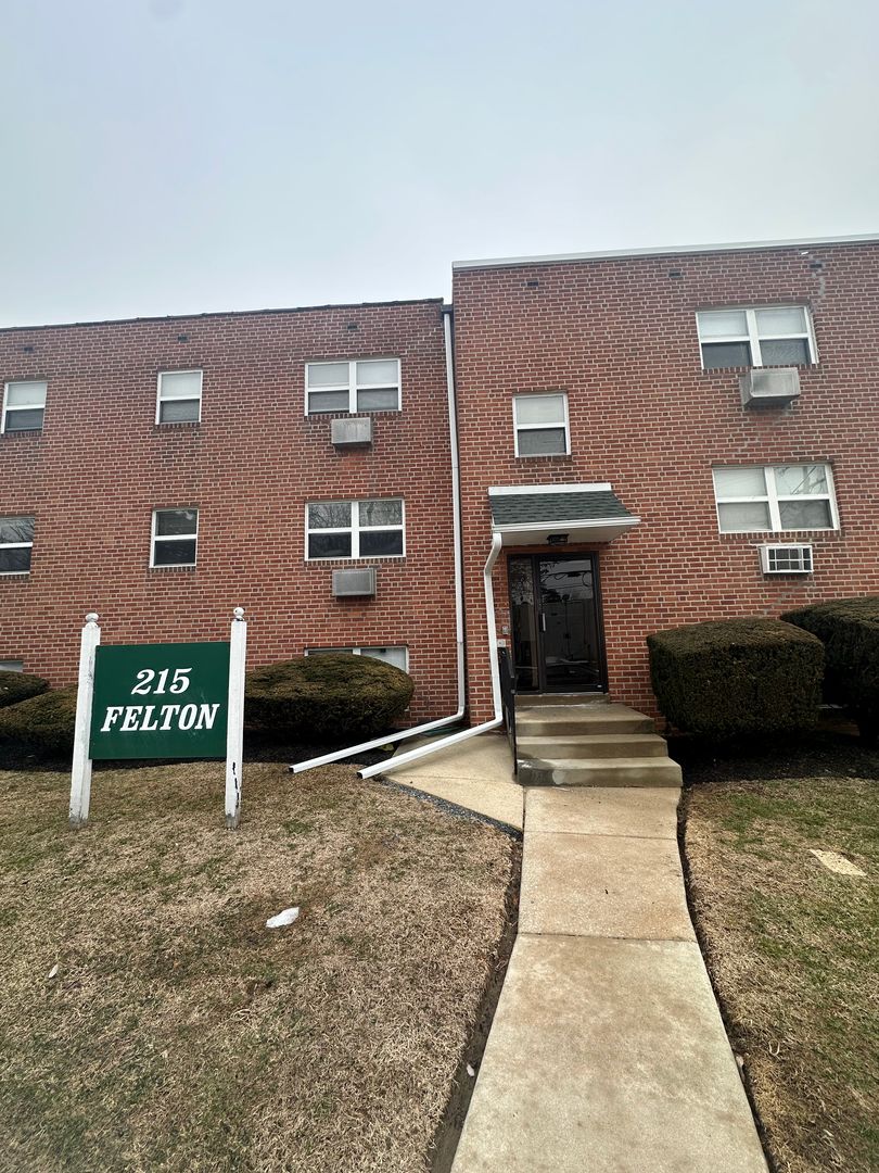 Collingdale Apartment: 215 Felton Avenue