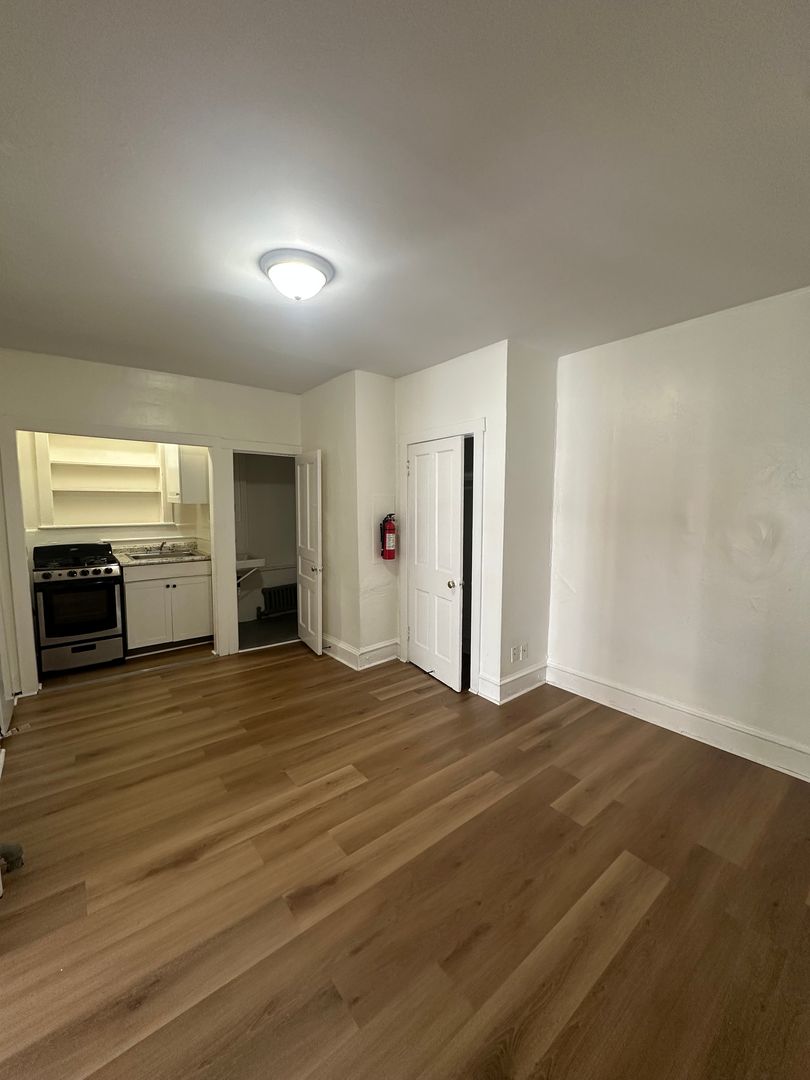 Lansdowne Apartment: 68-72 Nyack ave