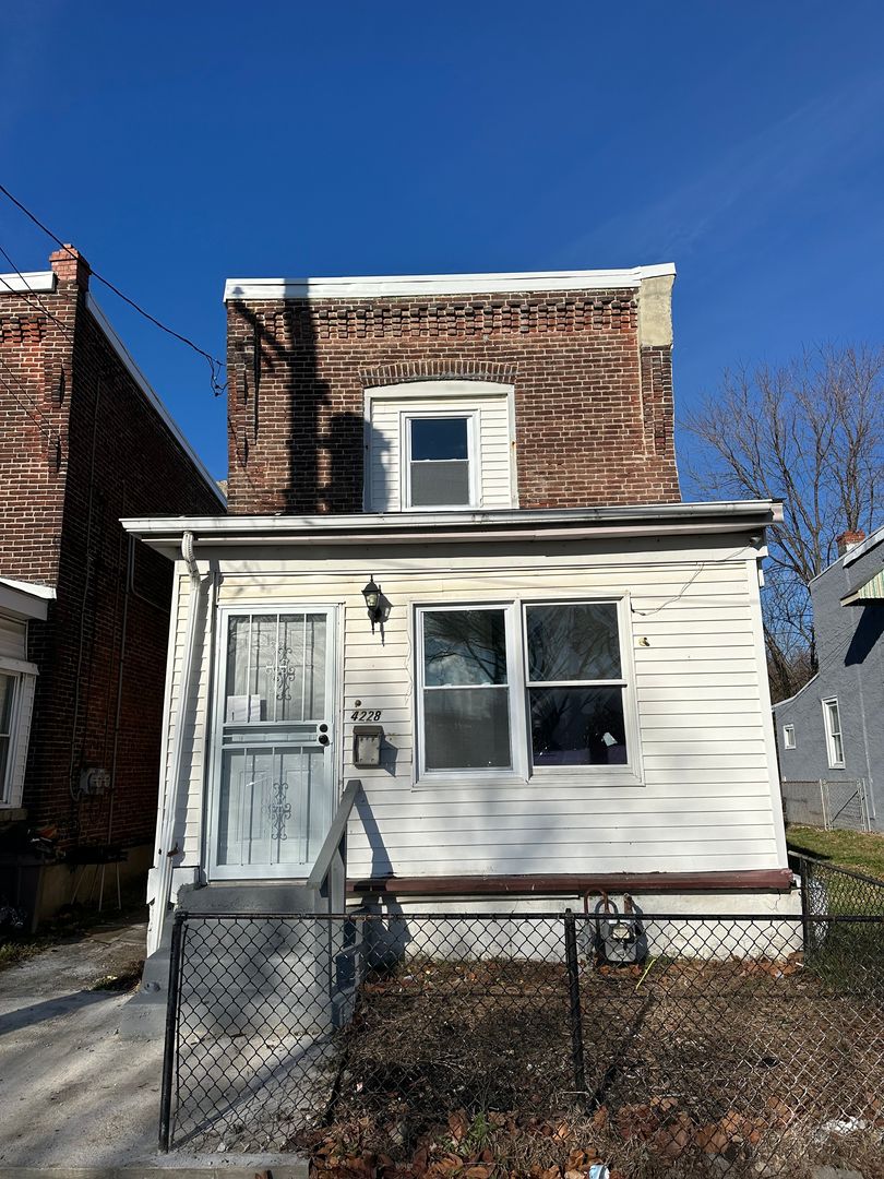 Trainer House: 4228 Post Road