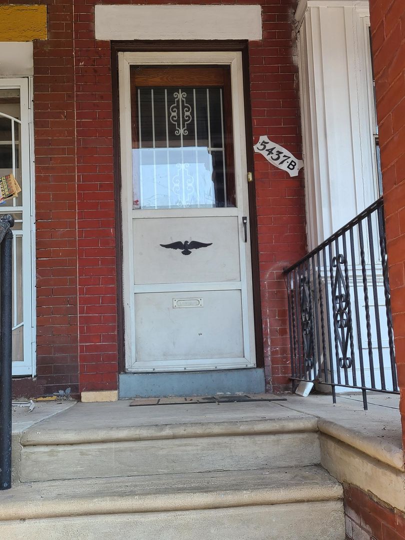 Philadelphia Apartment: 5437 Walnut Street