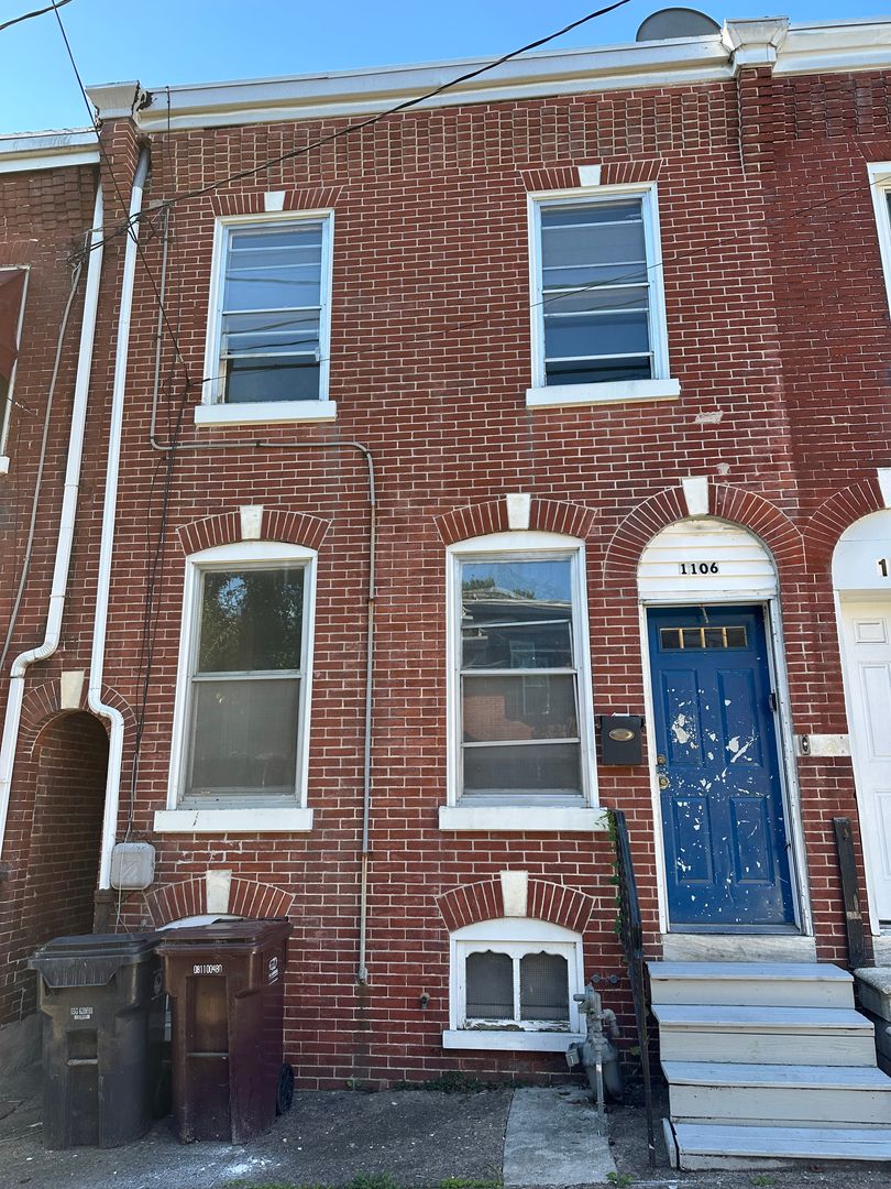 Fully renovated 3 bed, 1 bath townhome