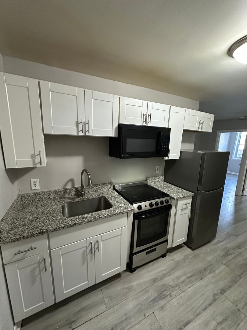 Darby Apartment: 423 Main st