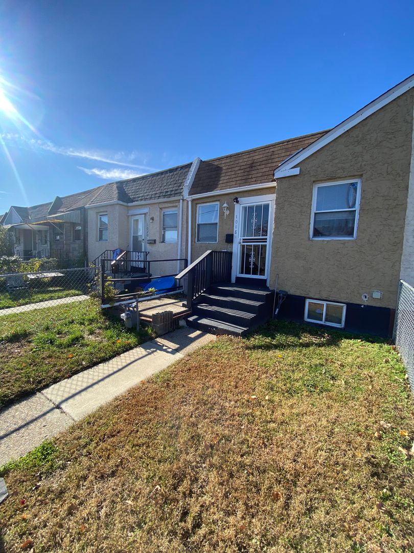 Sharon Hill House: 1018 Burnside