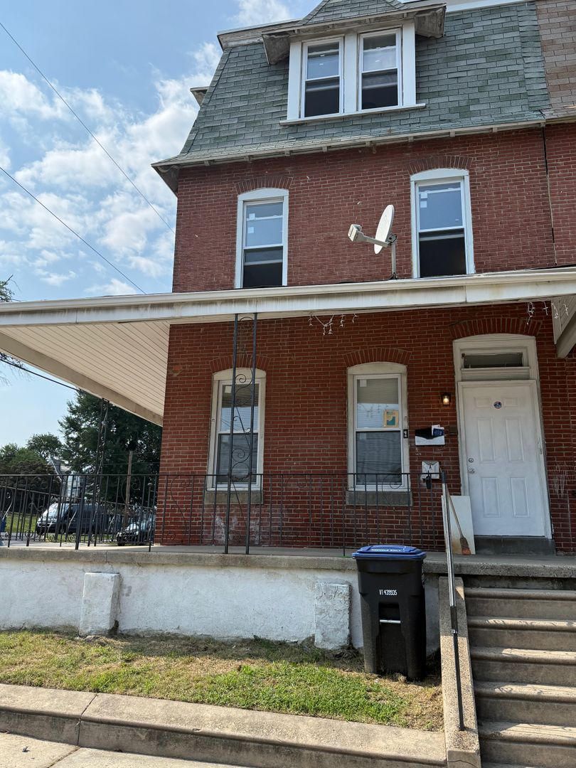Chester Apartment: 336 W. 8th Street