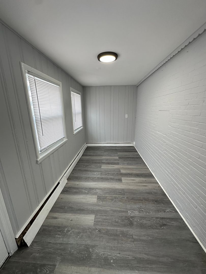 Sharon Hill Apartment: 437 Sharon Ave