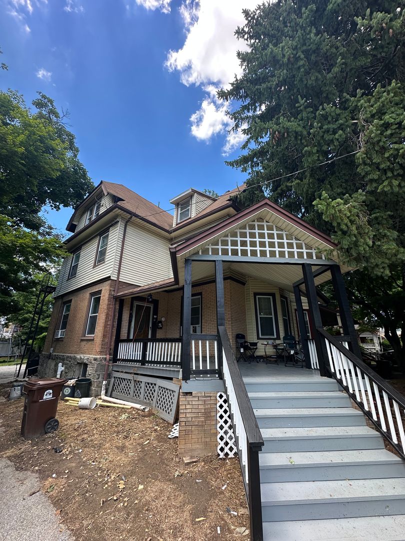 Lansdowne Apartment: 24 Owen ave - Unit 3