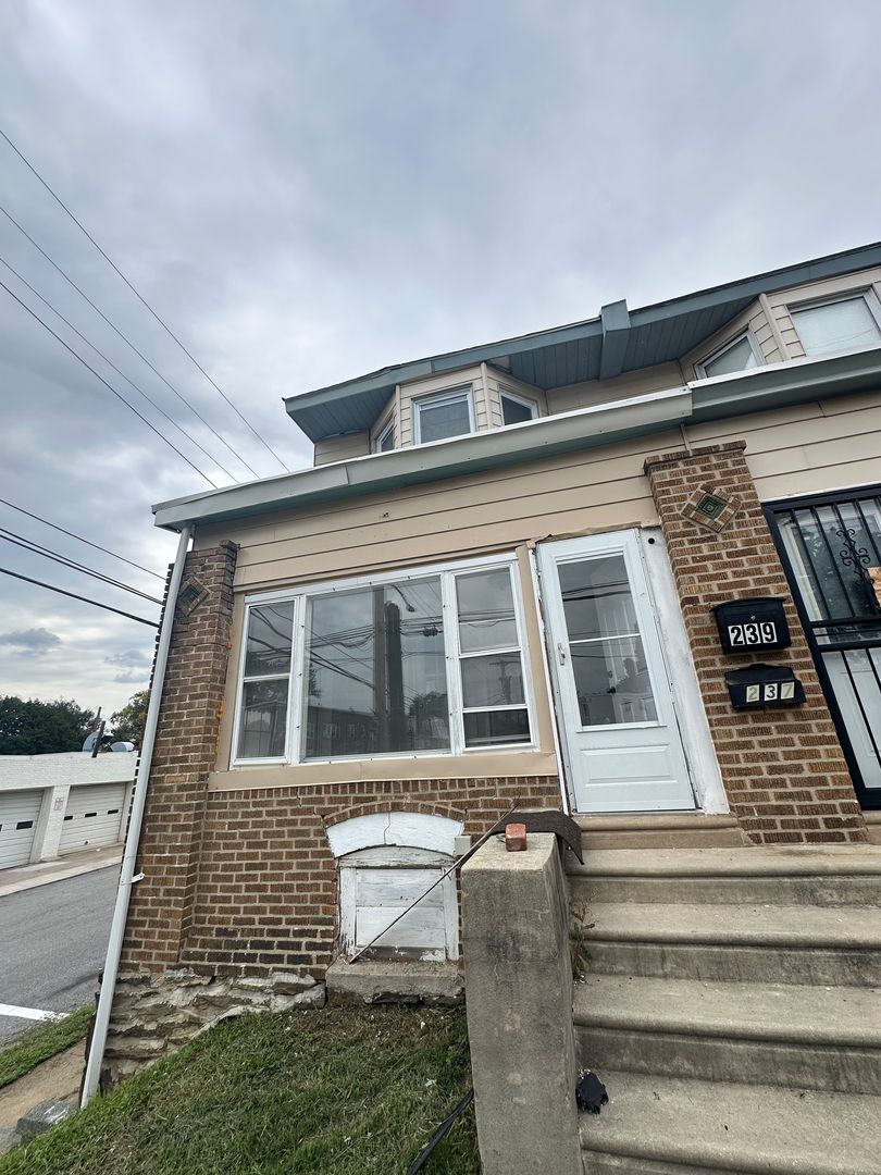 Collingdale Apartment: 239 Macdade Blvd