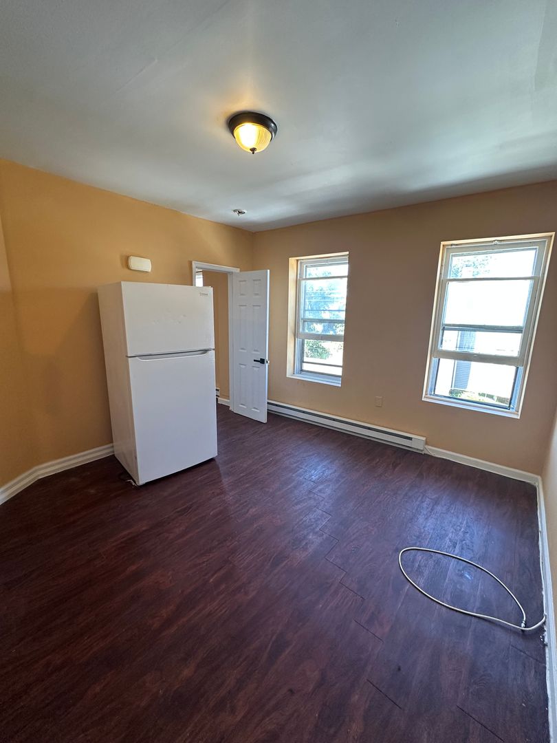 Darby Apartment: 218 Walnut st