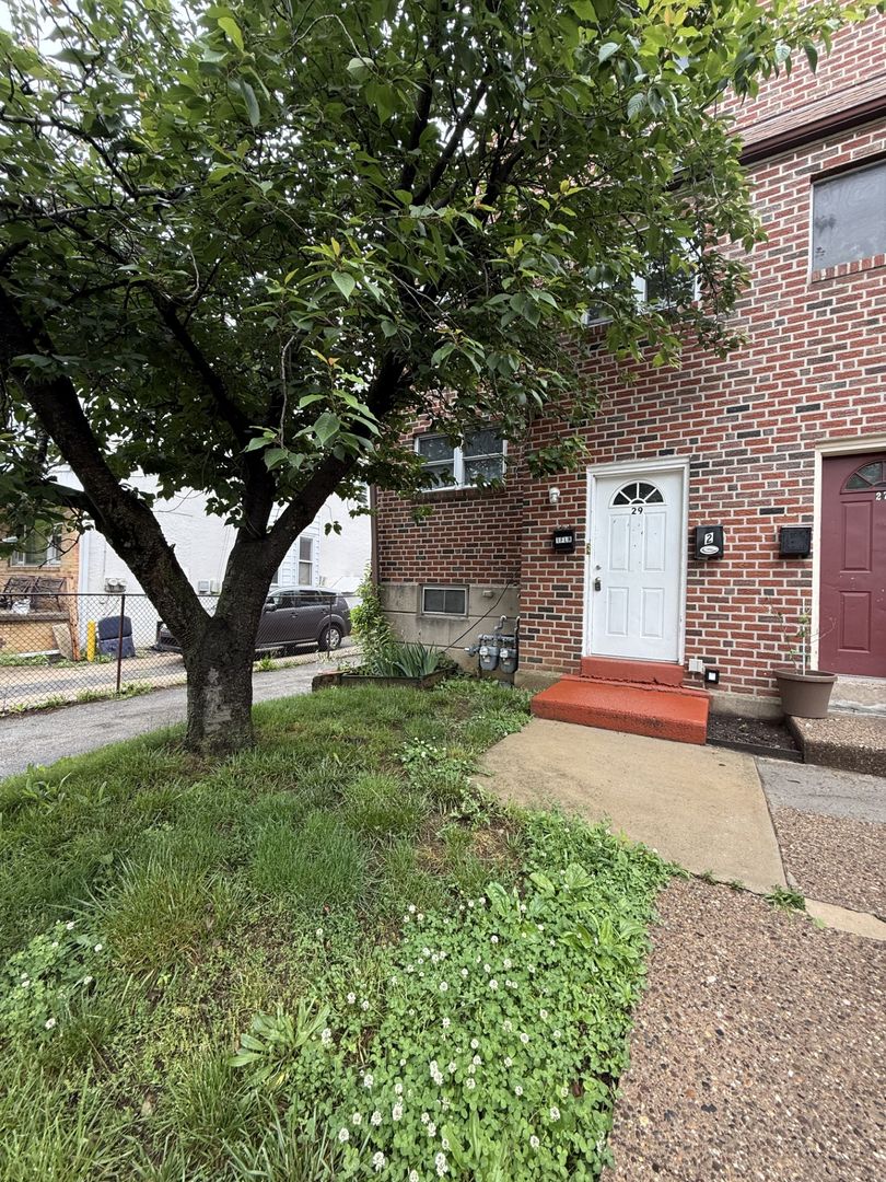 Lansdowne Apartment: 29 Beverly Avenue