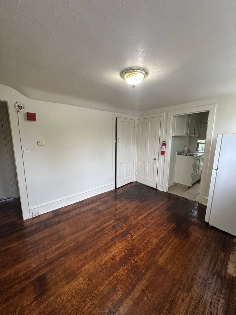 Lansdowne Apartment: 68-72 Nyack ave