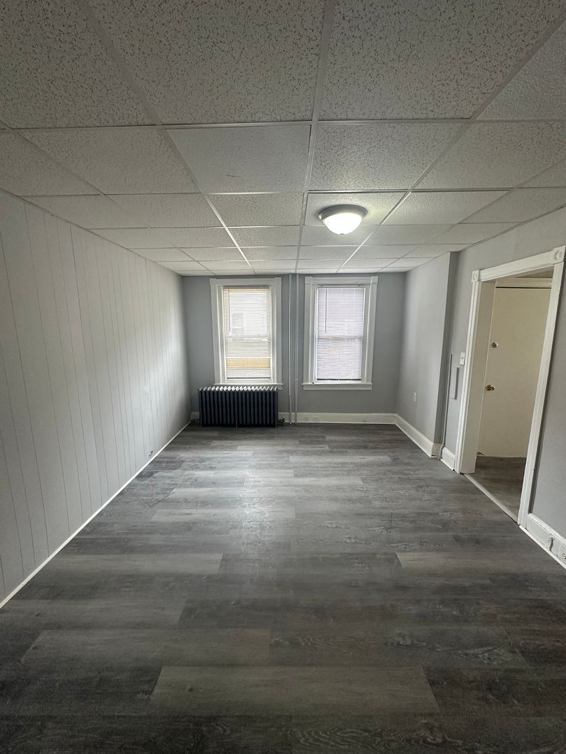 Lansdowne Apartment: 60 Nyack ave