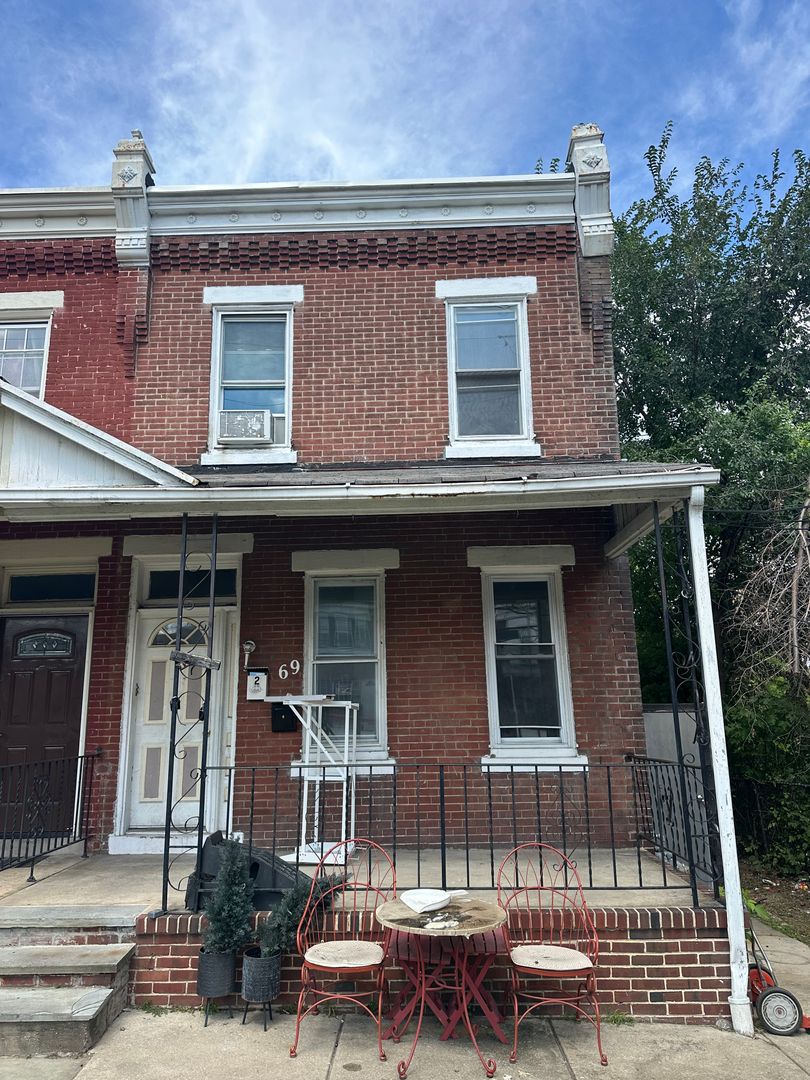 Darby Apartment: 69 MacDade Blvd