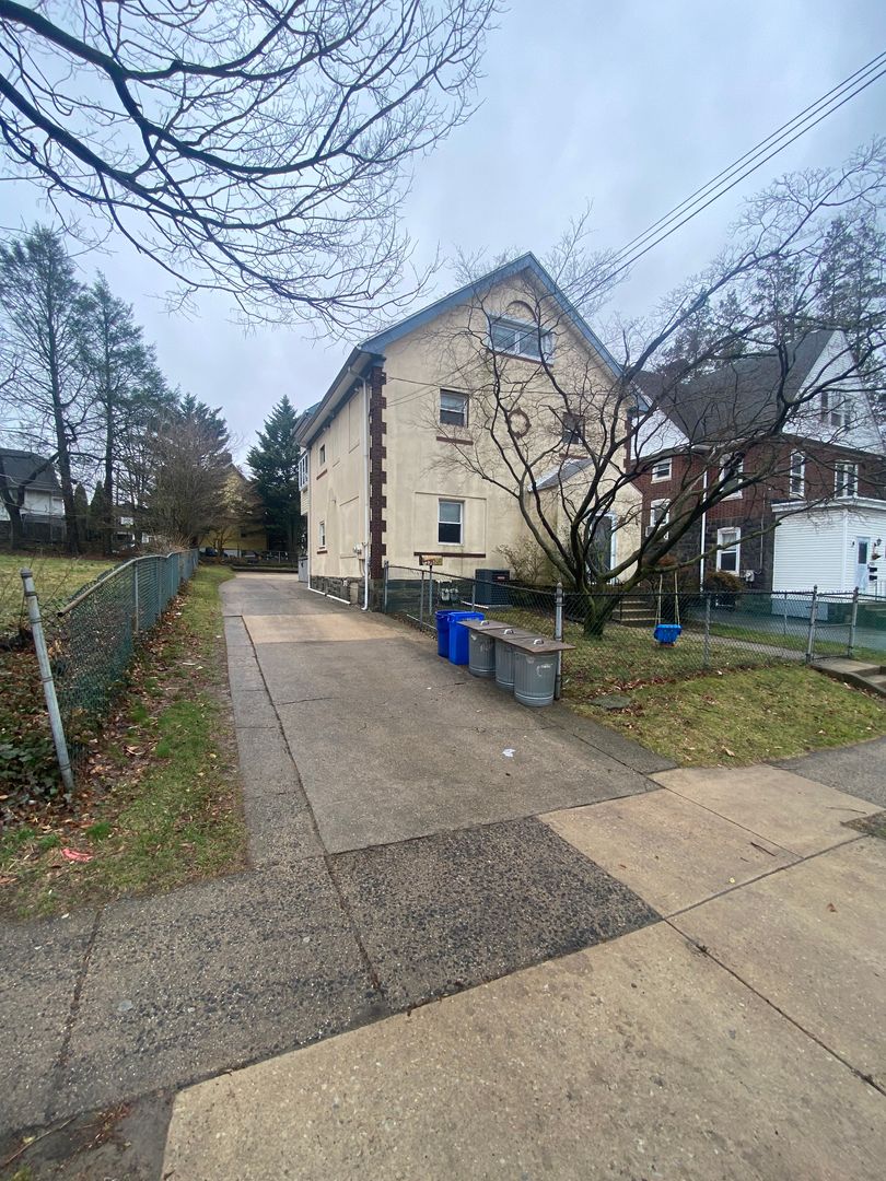 Upper Darby Township Apartment: 233 South State Road