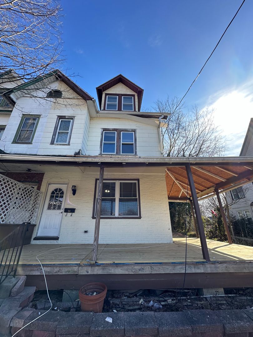 Havertown House: 39 w manoa Rd.
