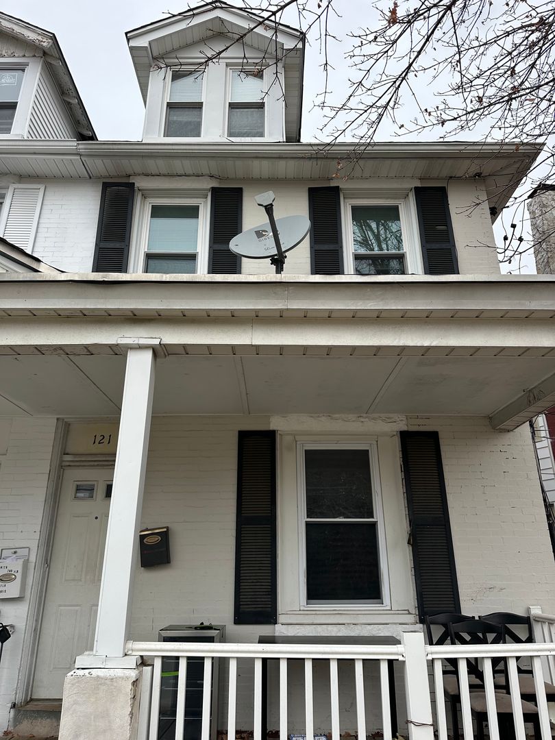 Darby Apartment: 121 Chestnut St