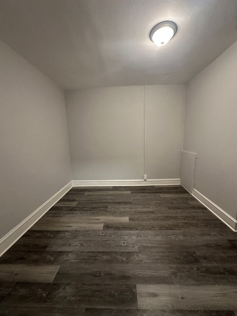 Lansdowne Apartment: 68-72 Nyack ave