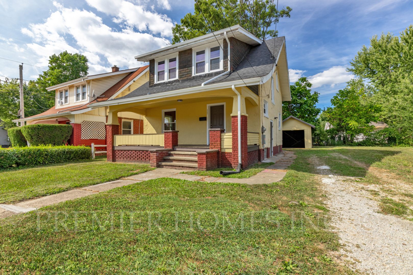 Canton House: 2207 4th St NE