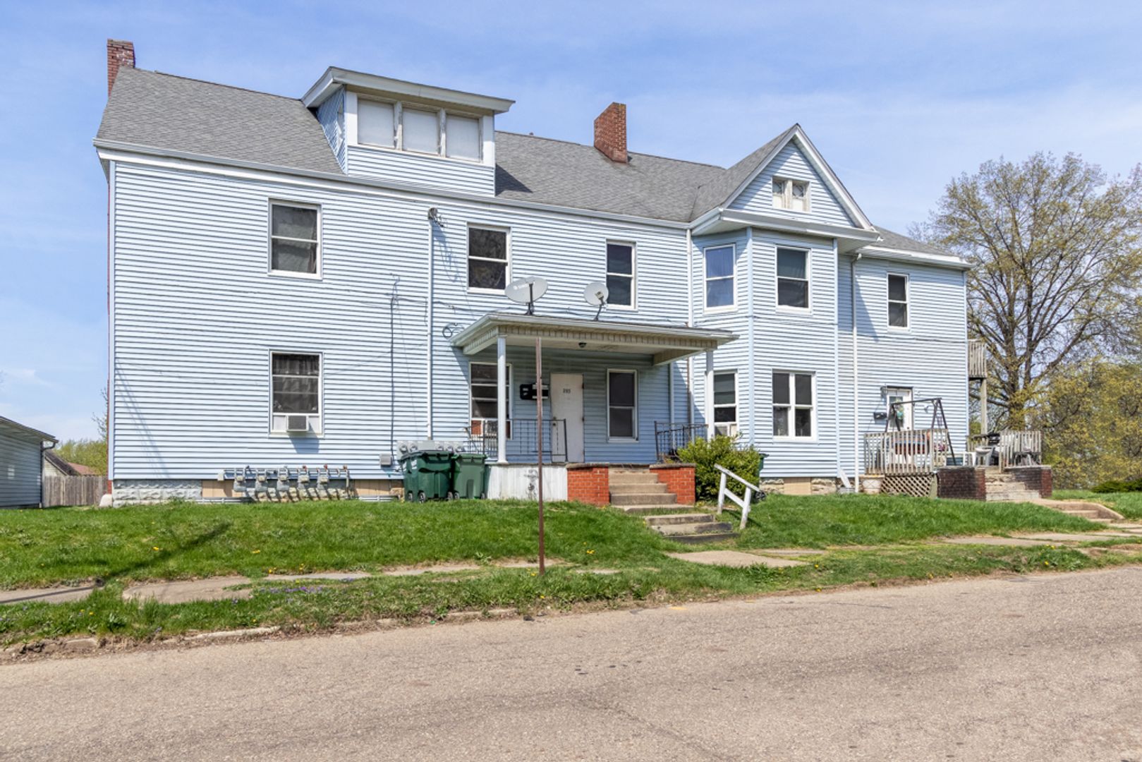 Alliance Apartment: 205 W Cambridge St