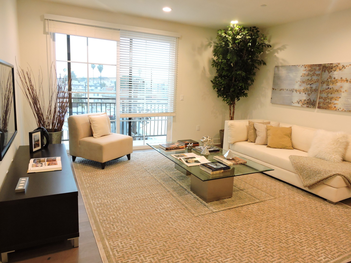 LOS ANGELES Apartment: 8417 BLACKBURN AVE