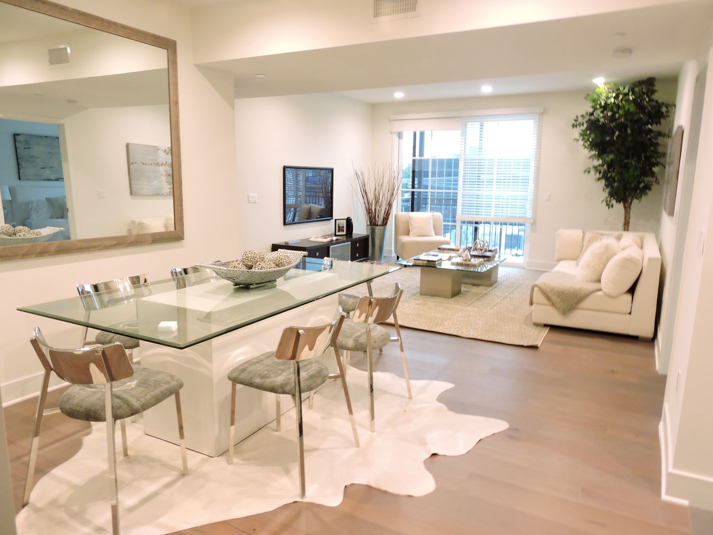 LOS ANGELES Apartment: 8417 BLACKBURN AVE