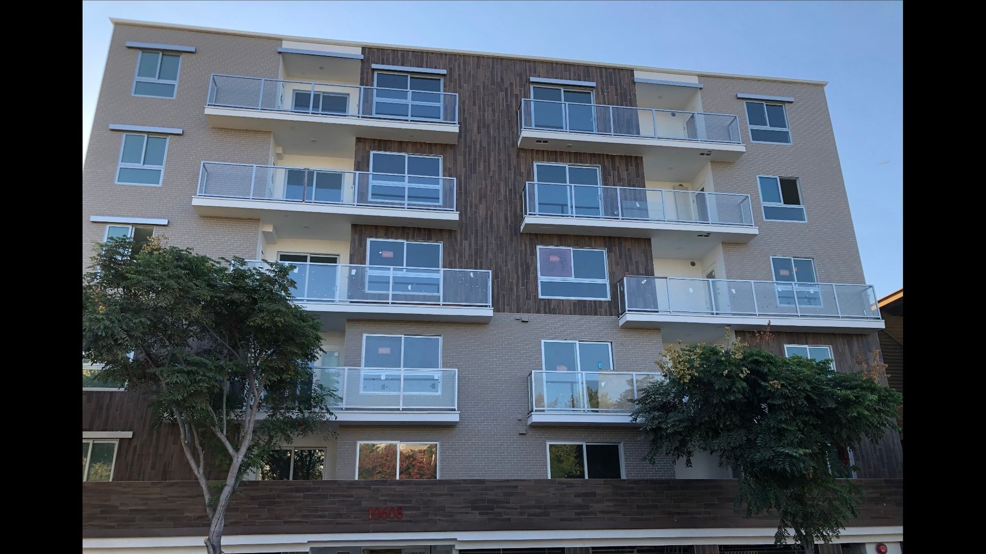 Los Angeles Apartment: 10608 SANTA MONICA BL