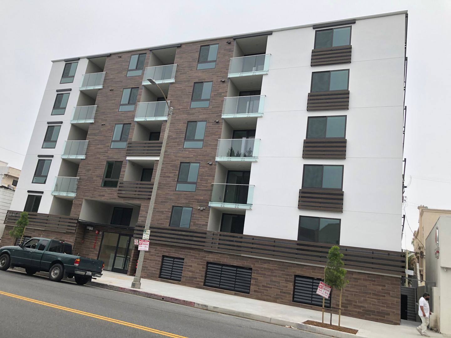 LOS ANGELES Apartment: 428 S ROBERTSON BL