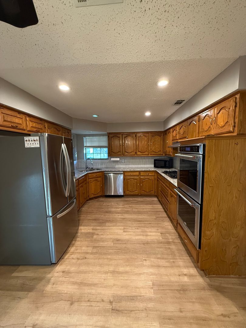 Mesquite House: 207 E Kimbrough St