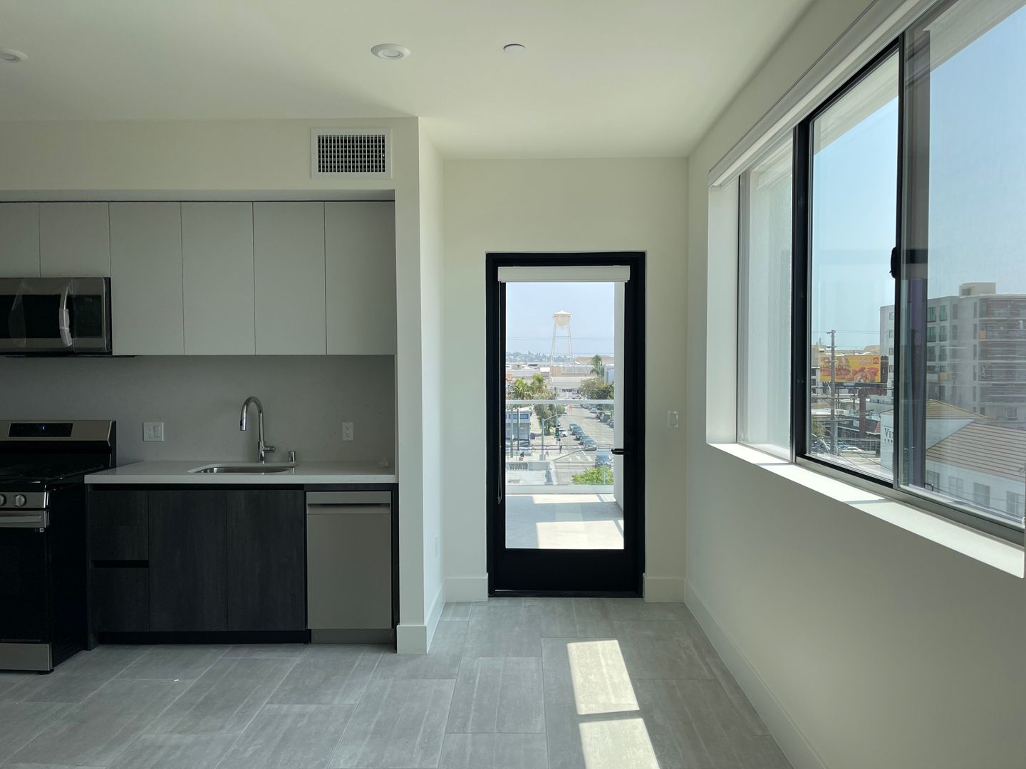 Los Angeles Apartment: 3766 Motor Ave.