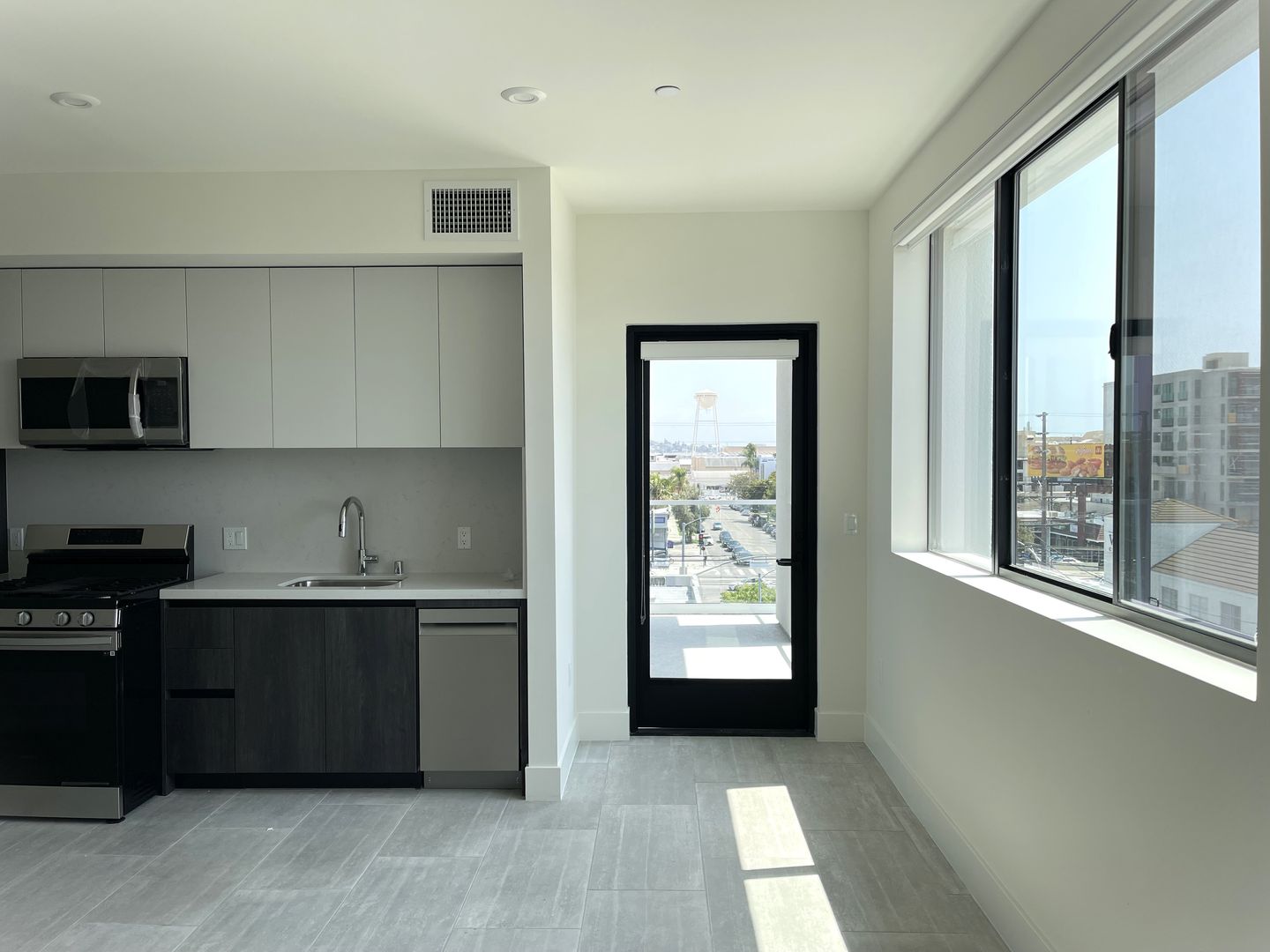 Los Angeles Apartment: 3766 Motor Ave.