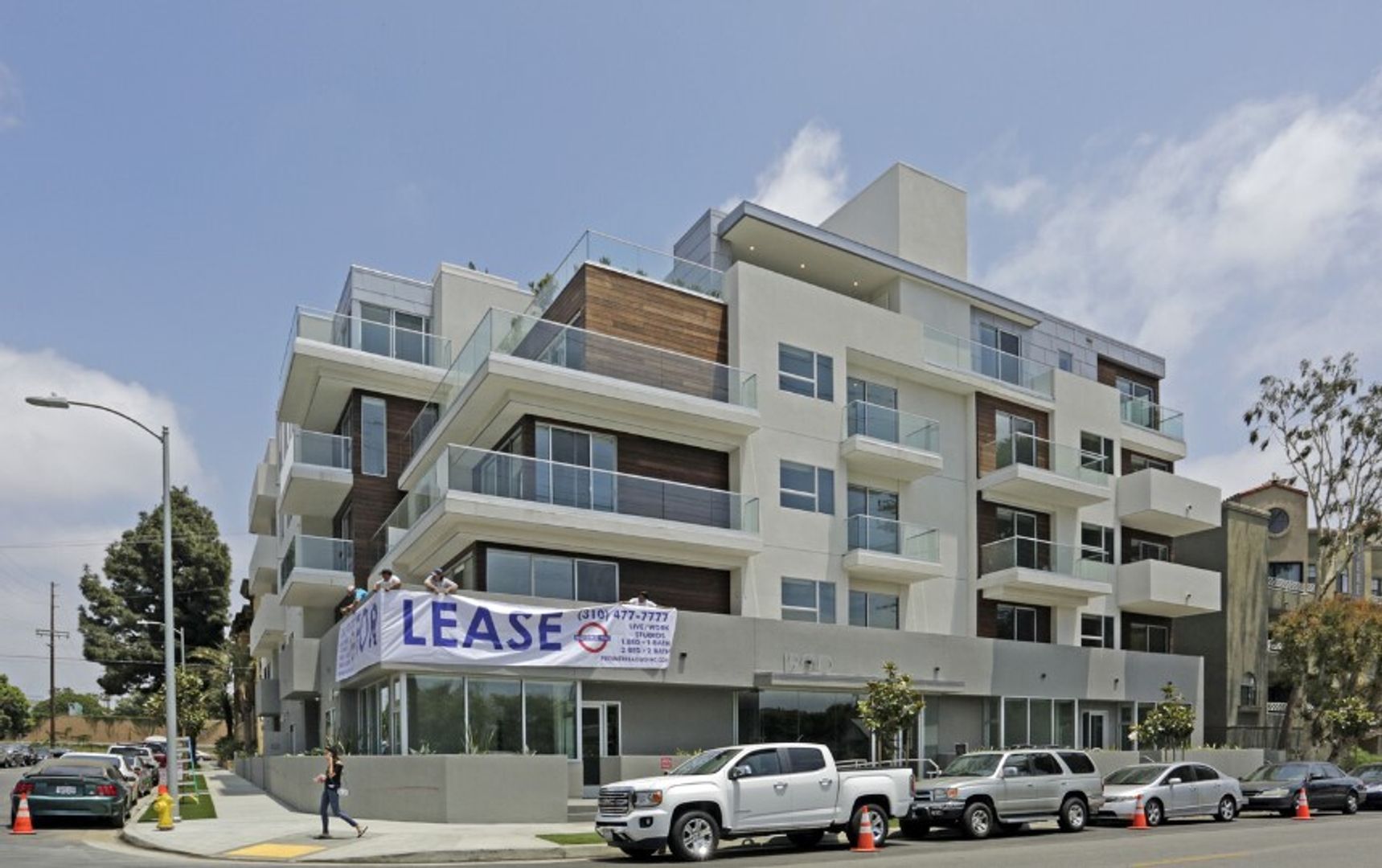 Los Angeles Apartment: 1900 Sawtelle Blvd
