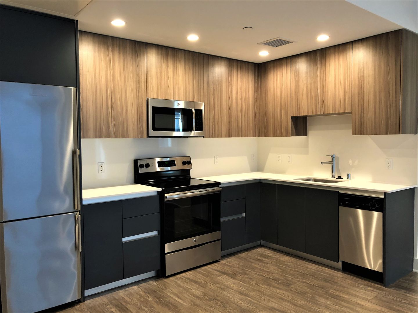 Los Angeles Apartment: 1900 Sawtelle Blvd