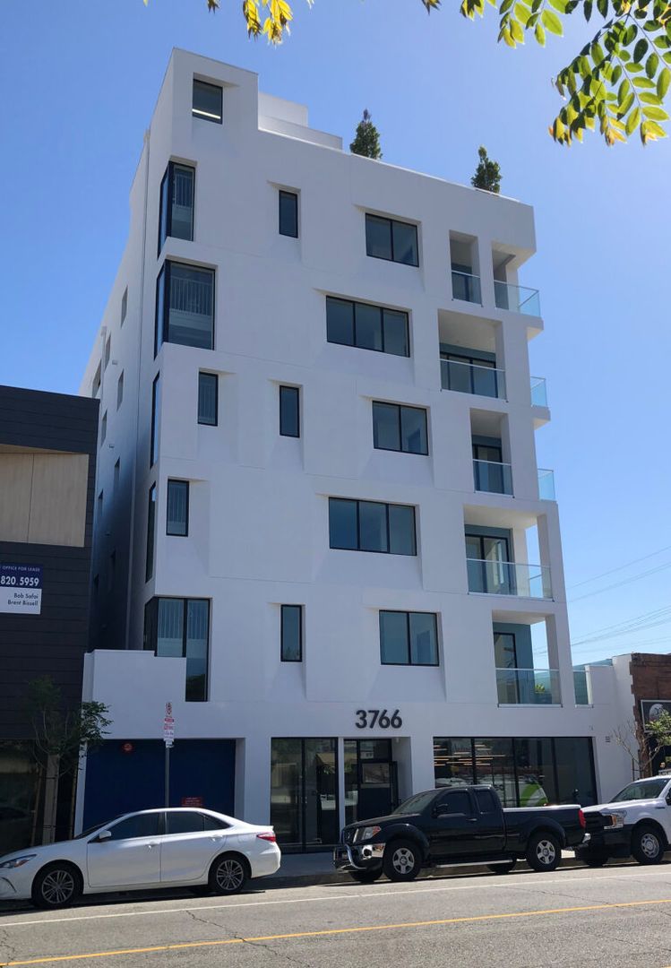 Los Angeles Apartment: 3766 Motor Ave.