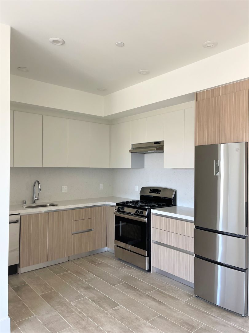 Los Angeles Apartment: 11272 Nebraska Ave.