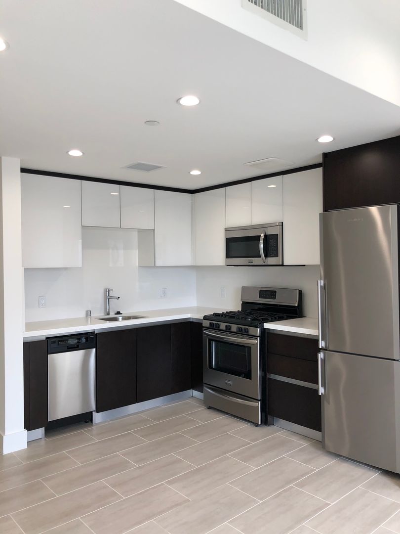 Los Angeles Apartment: 1750 Sawtelle Blvd.