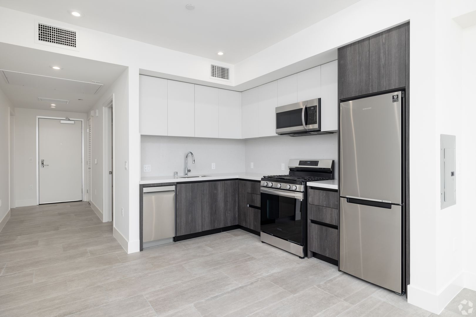 Los Angeles Apartment: 3766 Motor Ave.