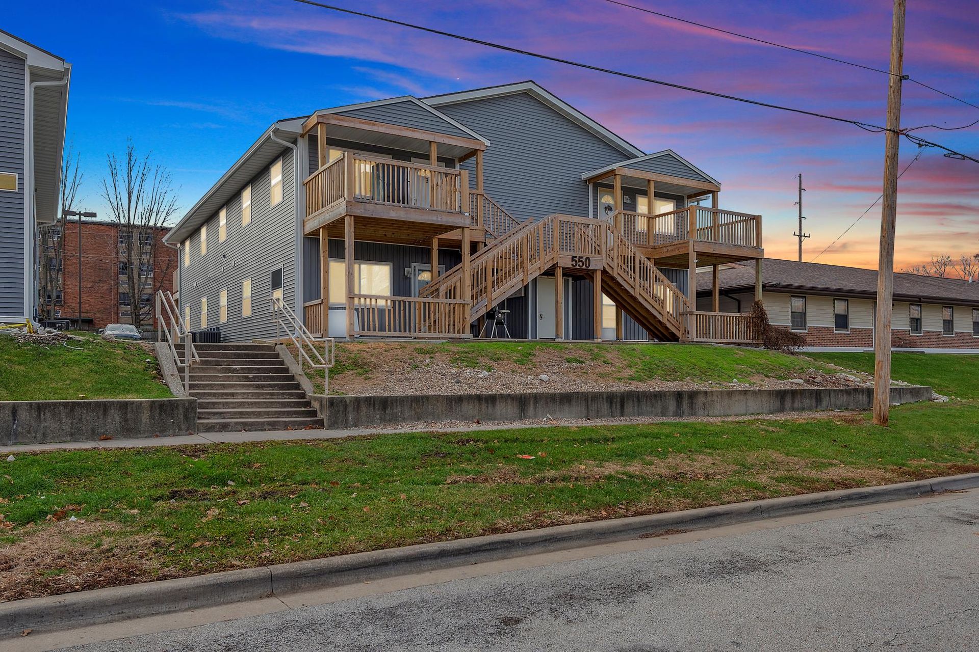 Springfield Apartment: 550 W Miller